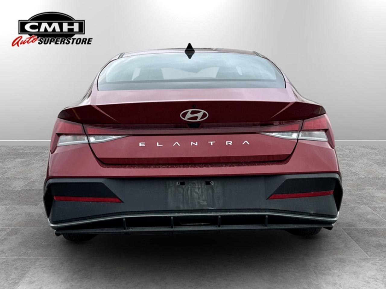 2024 Hyundai Elantra Preferred IVT  **CLEAN CARFAX** Photo