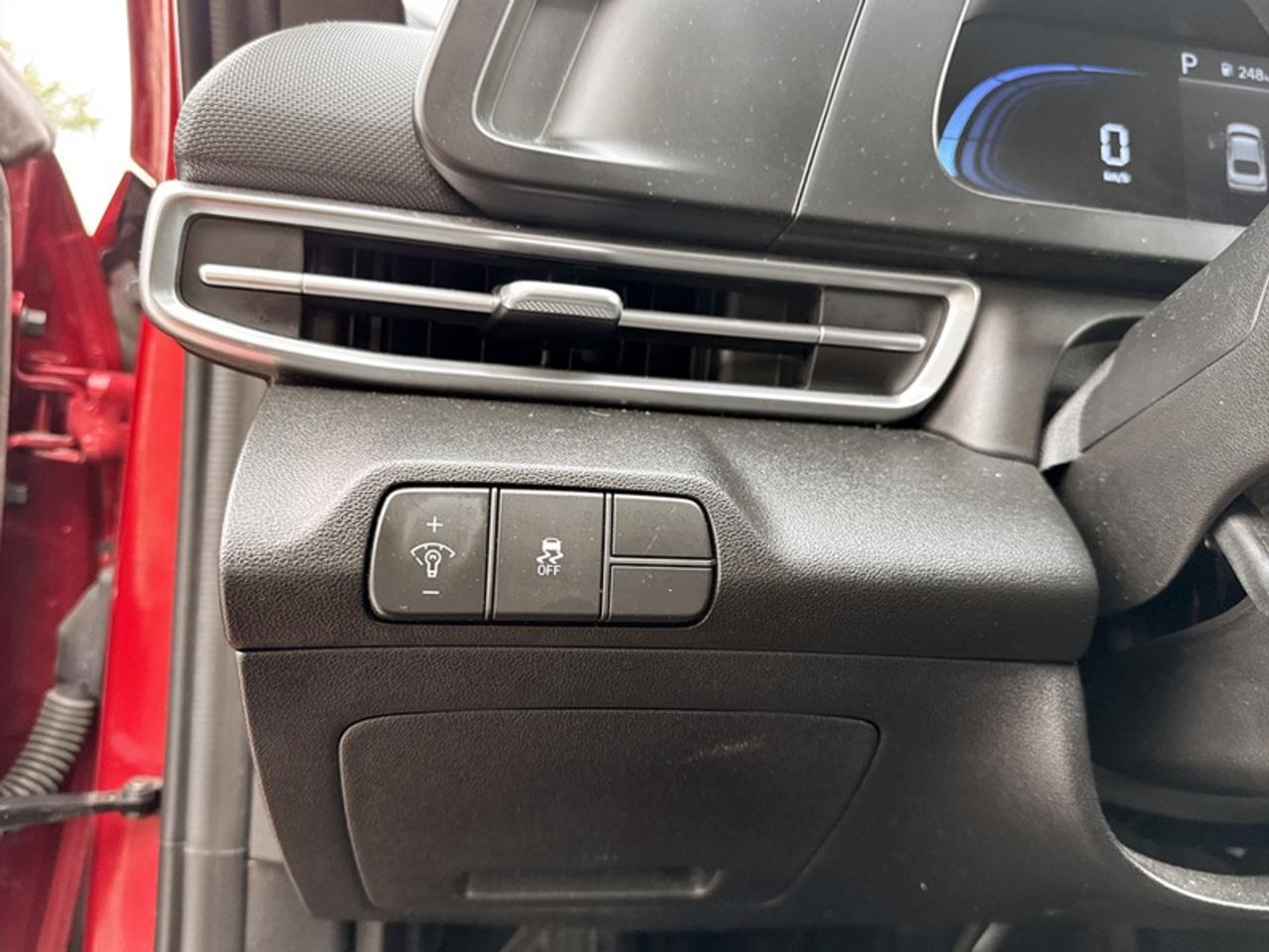 2024 Hyundai Elantra Preferred IVT  **CLEAN CARFAX** Photo