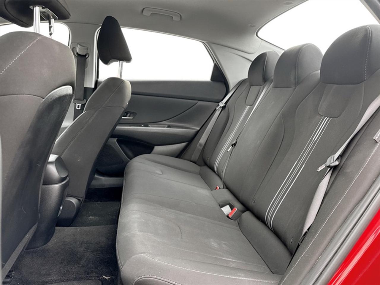 2024 Hyundai Elantra Preferred IVT  **CLEAN CARFAX** Photo