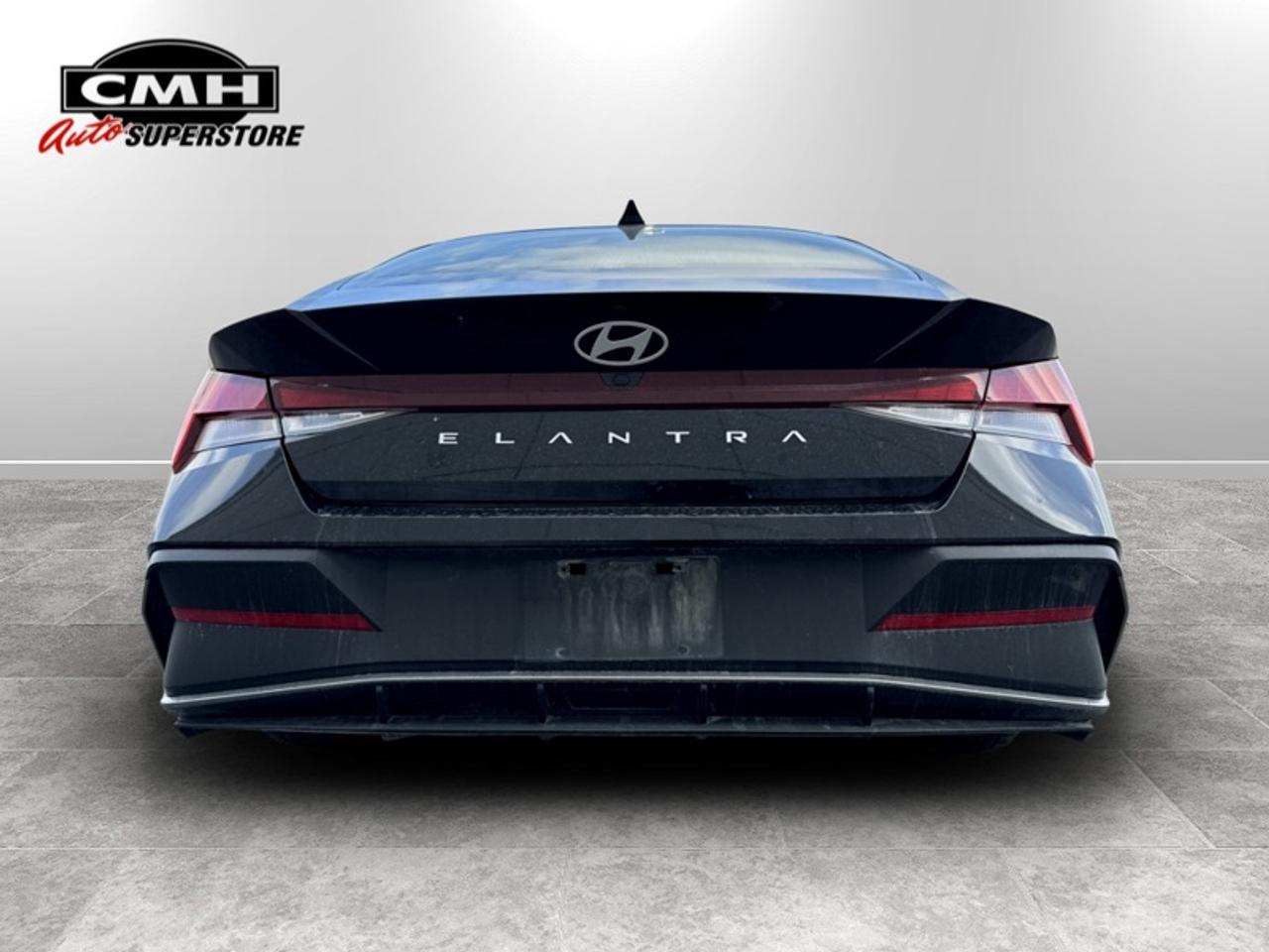 2024 Hyundai Elantra Preferred IVT  **CLEAN CARFAX** Photo