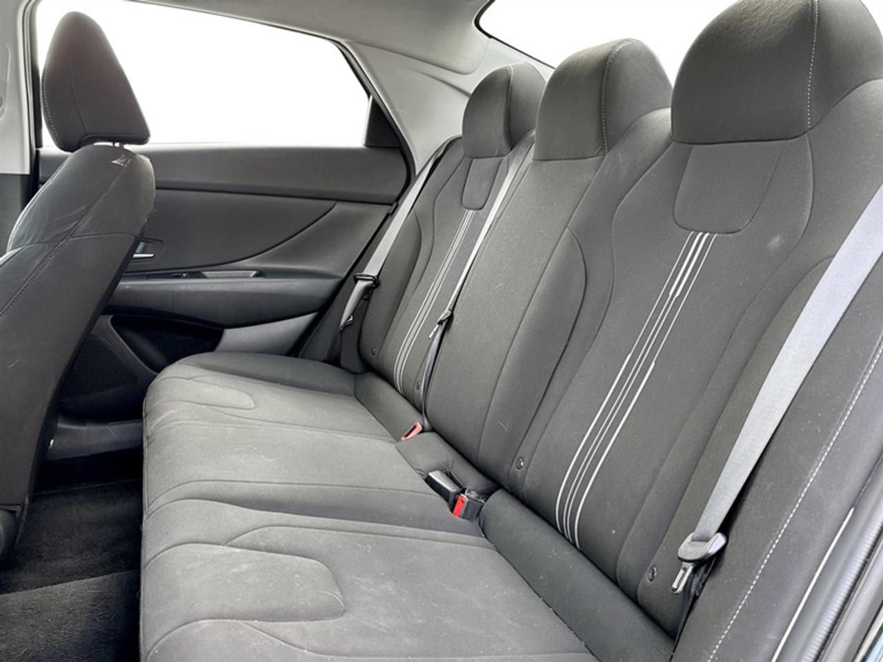 2024 Hyundai Elantra Preferred IVT  **CLEAN CARFAX** Photo