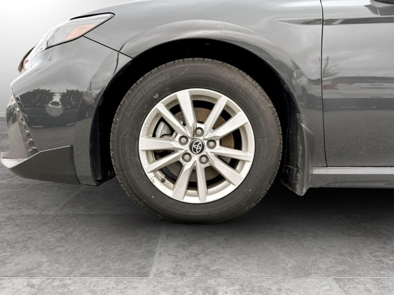2025 Toyota Camry SE  **HYBRID** Photo