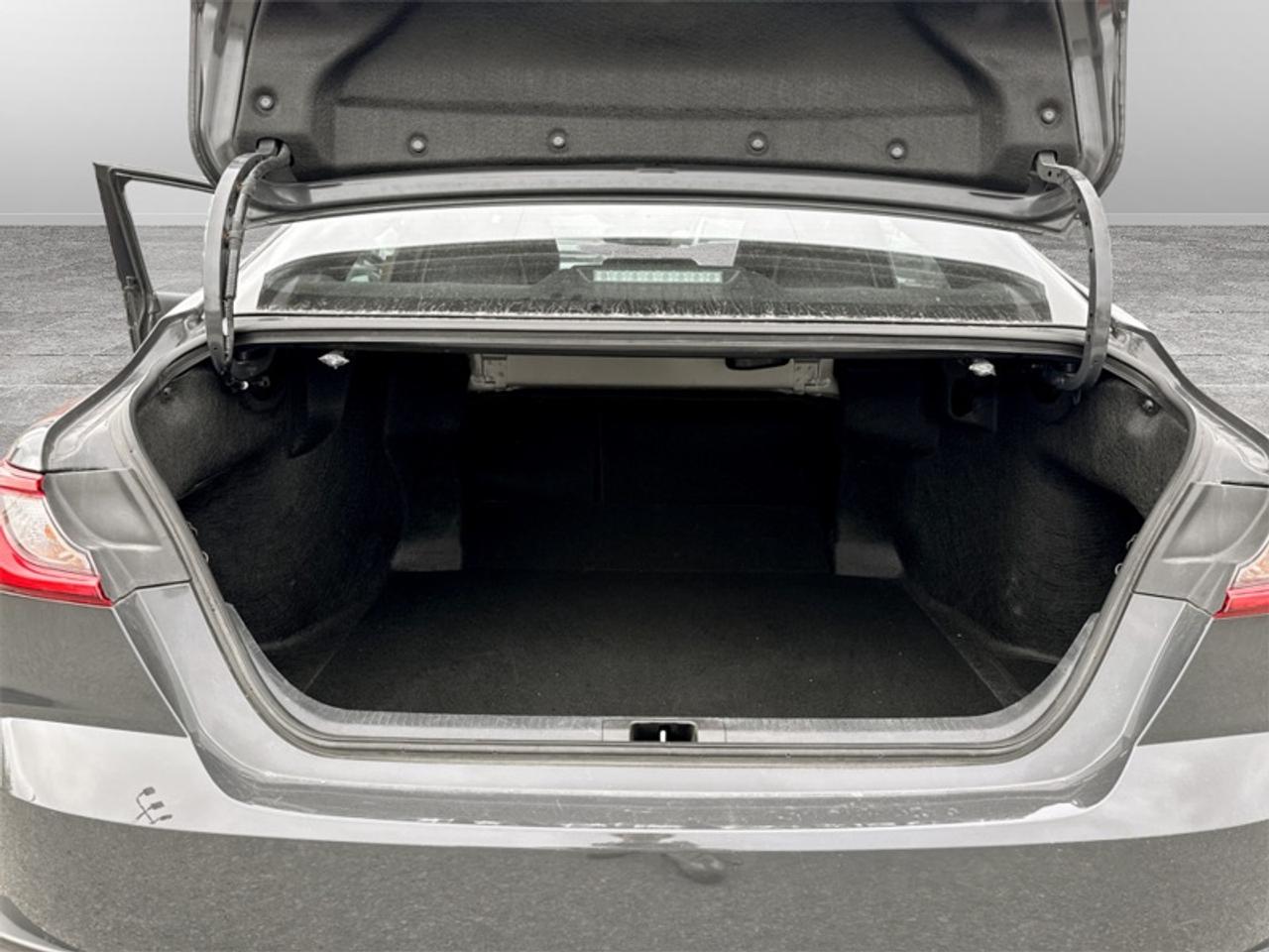2025 Toyota Camry SE  **HYBRID** Photo