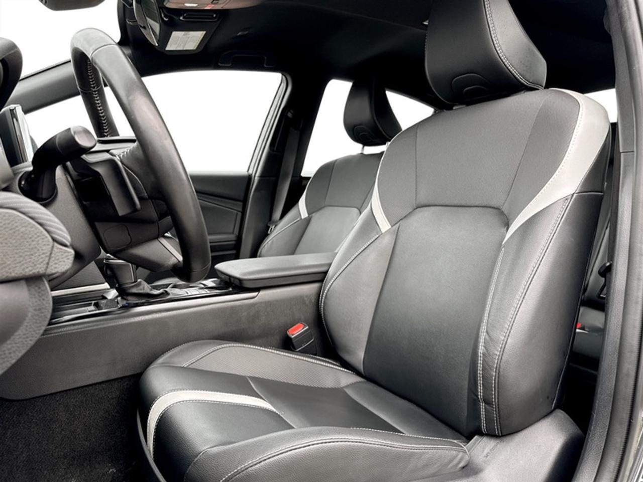 2025 Toyota Camry SE  **HYBRID** Photo