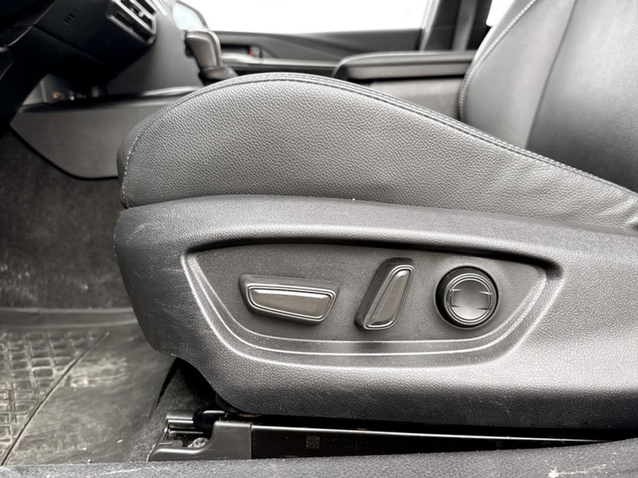 2025 Toyota Camry SE  **HYBRID** Photo