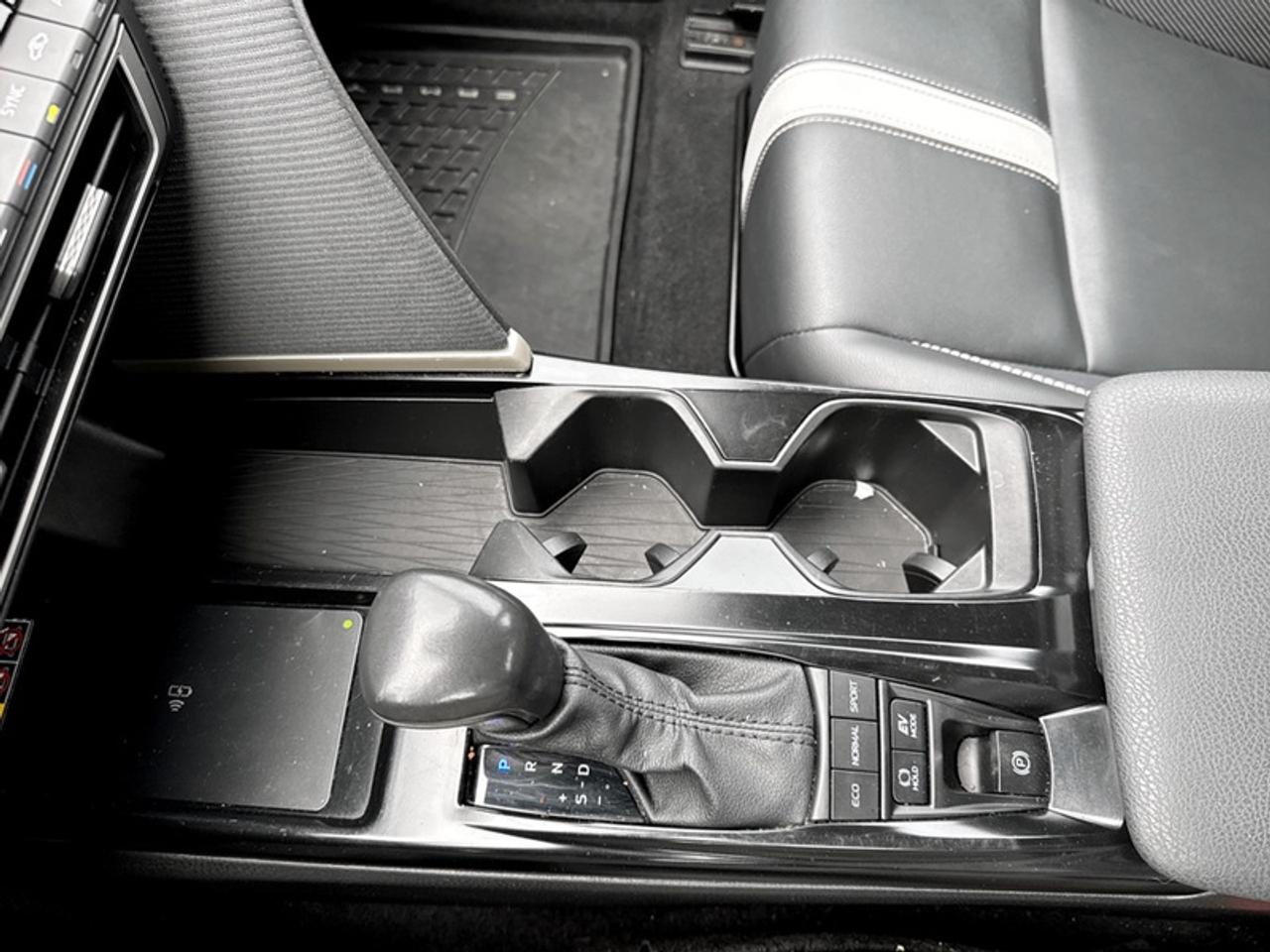 2025 Toyota Camry SE  **HYBRID** Photo