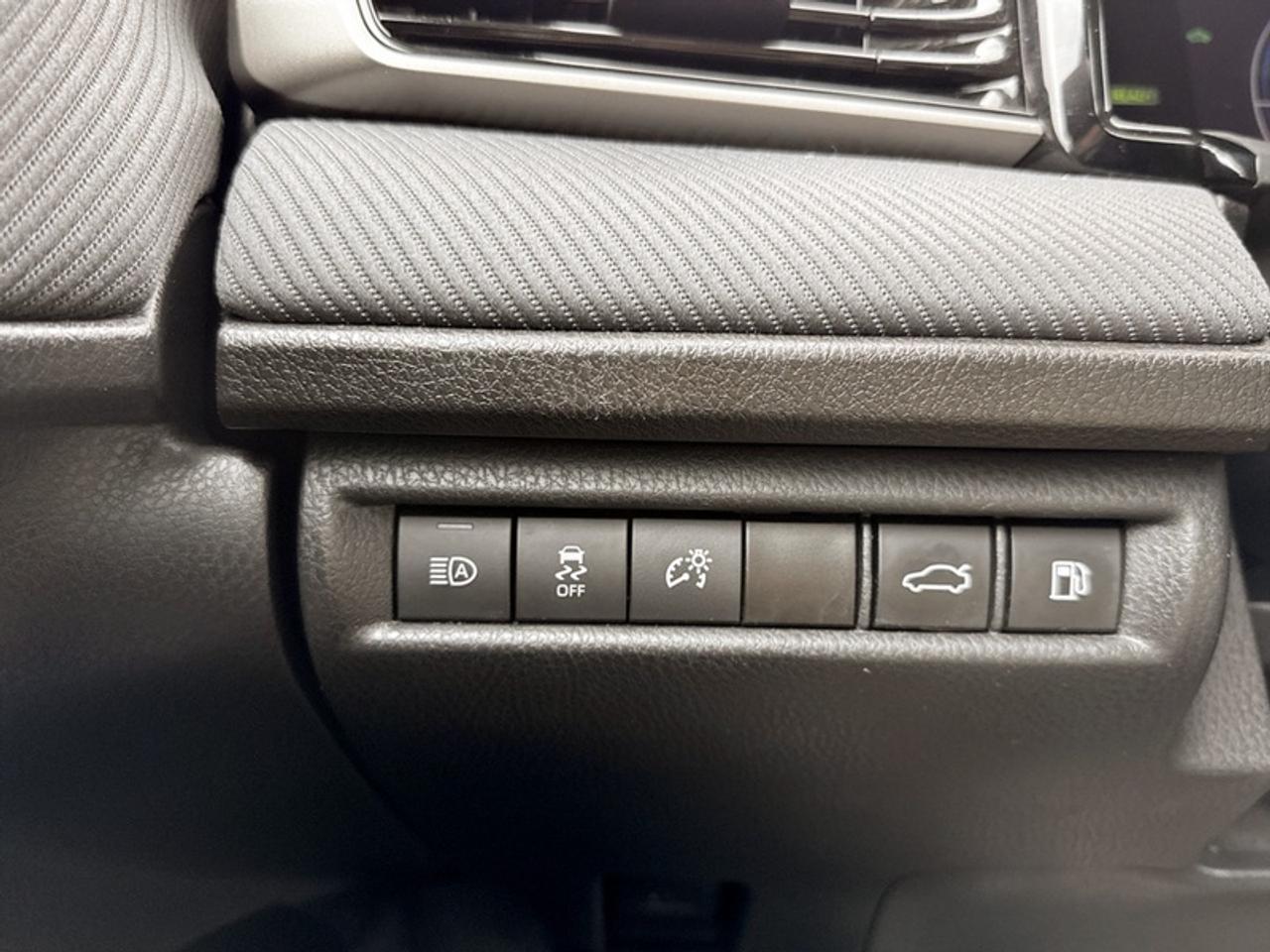 2025 Toyota Camry SE  **HYBRID** Photo