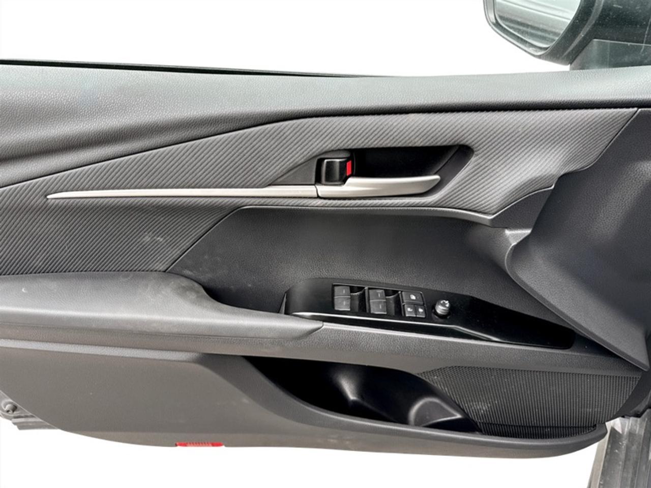 2025 Toyota Camry SE  **HYBRID** Photo