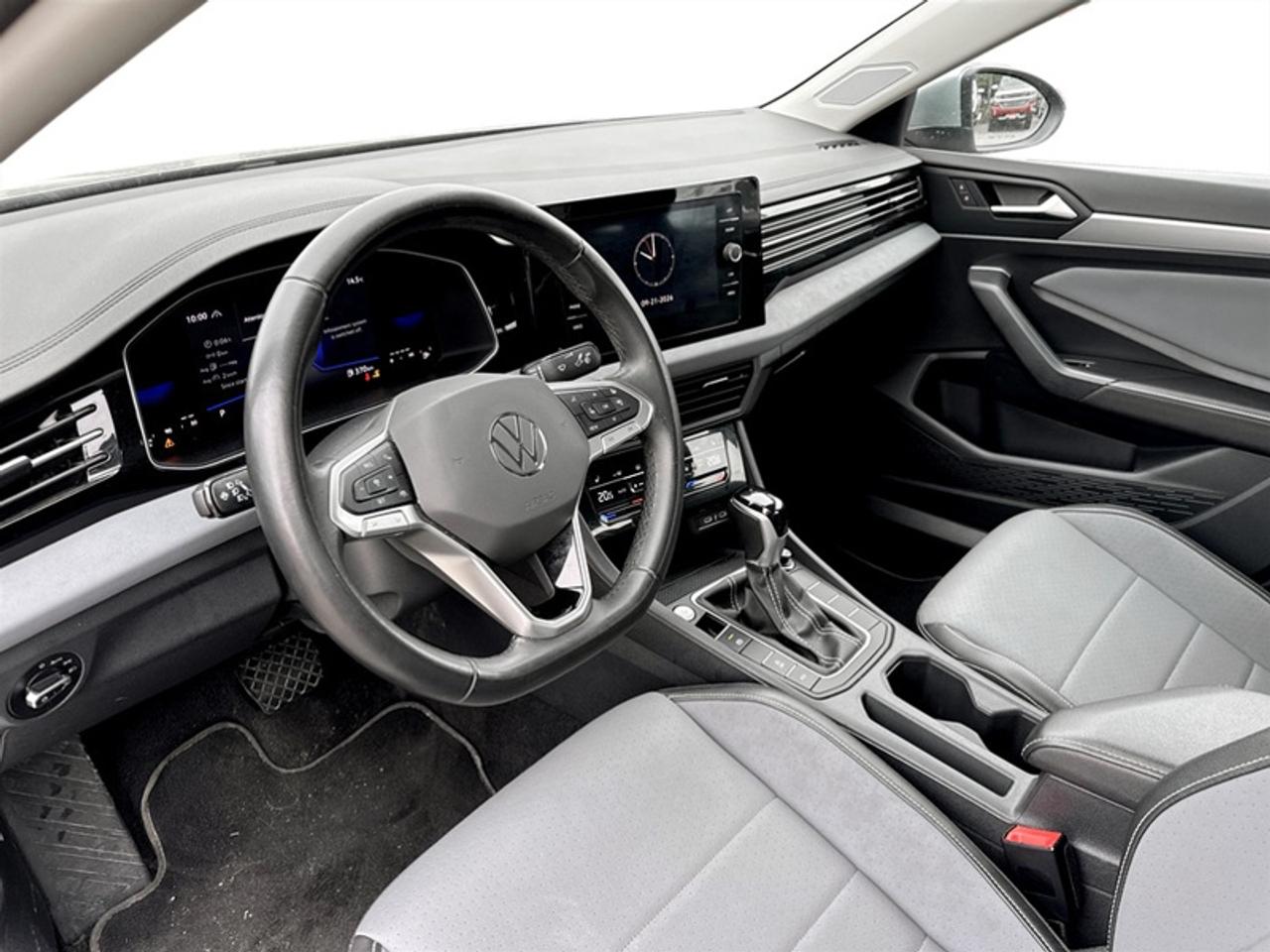 2025 Volkswagen Jetta Comfortline  **CLEAN CARFAX** Photo