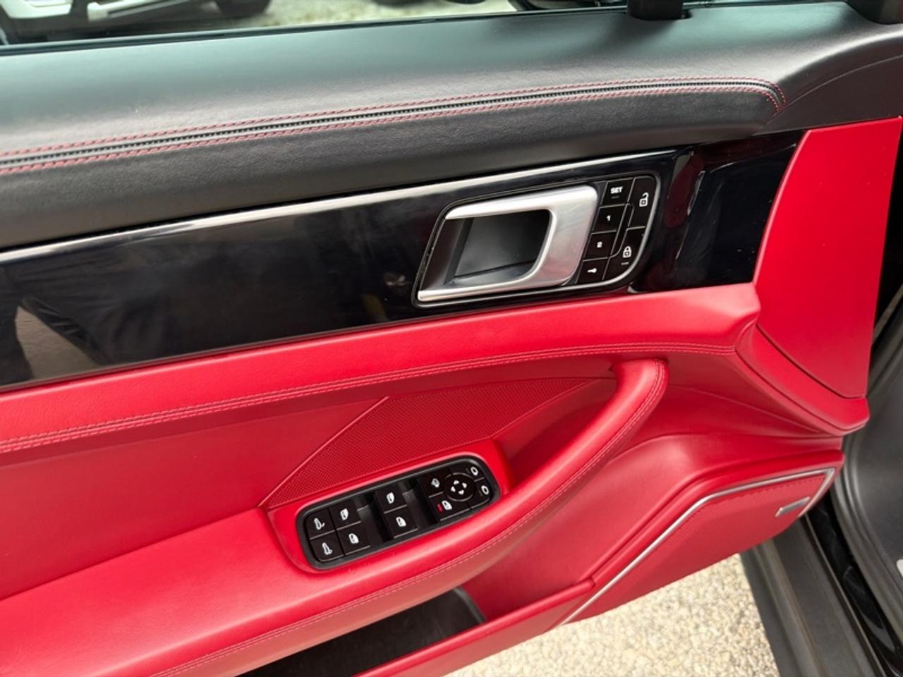2021 Porsche Panamera 4 AWD Photo
