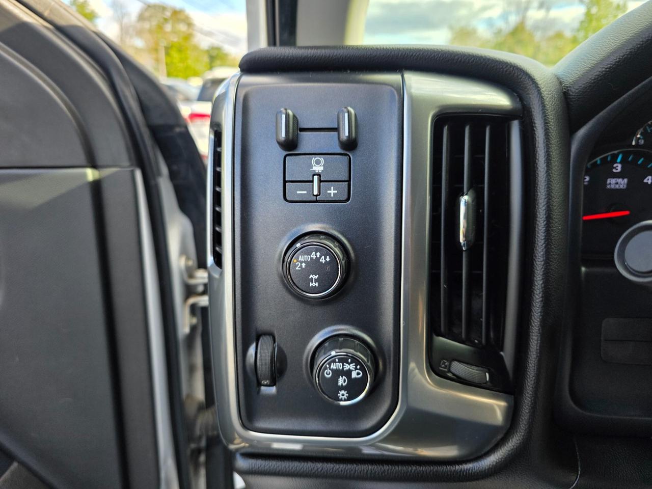 2018 Chevrolet Silverado 1500 LT Photo