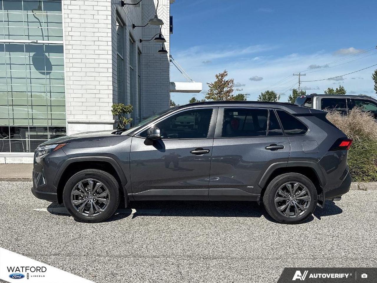 2024 Toyota RAV4 XLE AWD Photo2