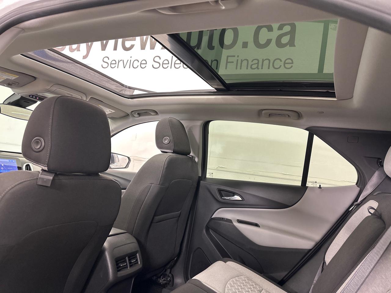 2022 Chevrolet Equinox LT/AWD/PANOROOF/REM START/HEATED SEATS/1 OWNER LEASE RETURN! Photo