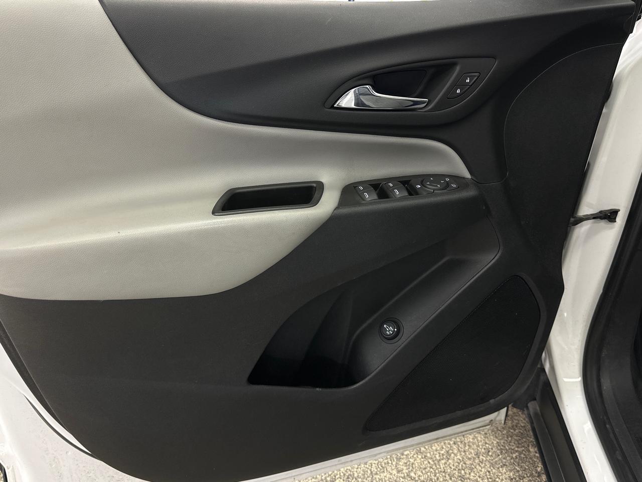 2022 Chevrolet Equinox LT/AWD/PANOROOF/REM START/HEATED SEATS/1 OWNER LEASE RETURN! Photo