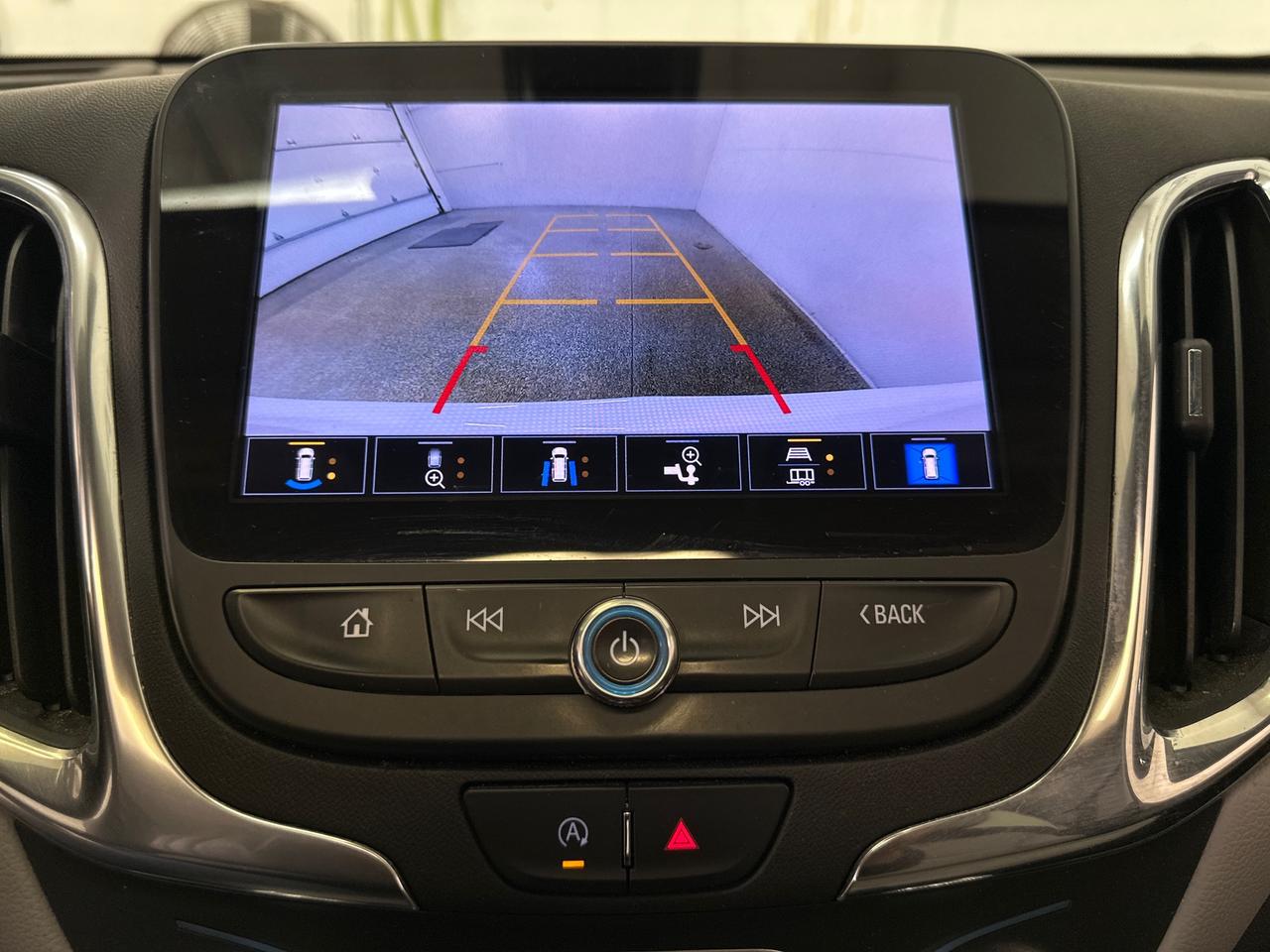 2022 Chevrolet Equinox LT/AWD/PANOROOF/REM START/HEATED SEATS/1 OWNER LEASE RETURN! Photo