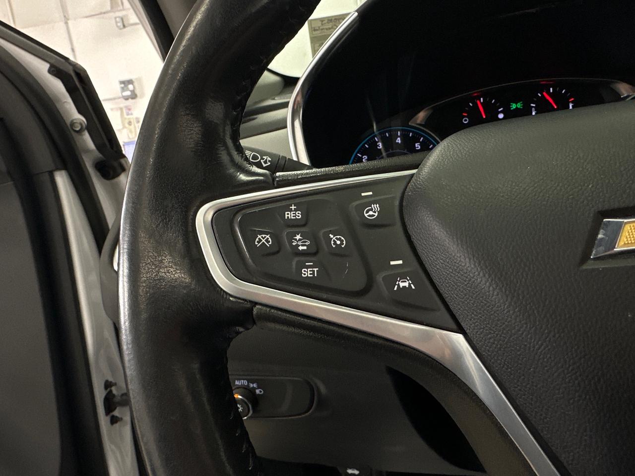 2022 Chevrolet Equinox LT/AWD/PANOROOF/REM START/HEATED SEATS/1 OWNER LEASE RETURN! Photo
