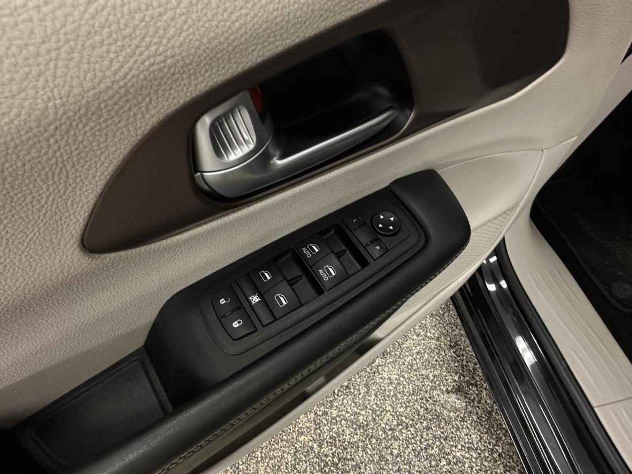 2024 Dodge Grand Caravan SXT/DUAL SLIDERS/NAVIGATION/PWR GATE! Photo
