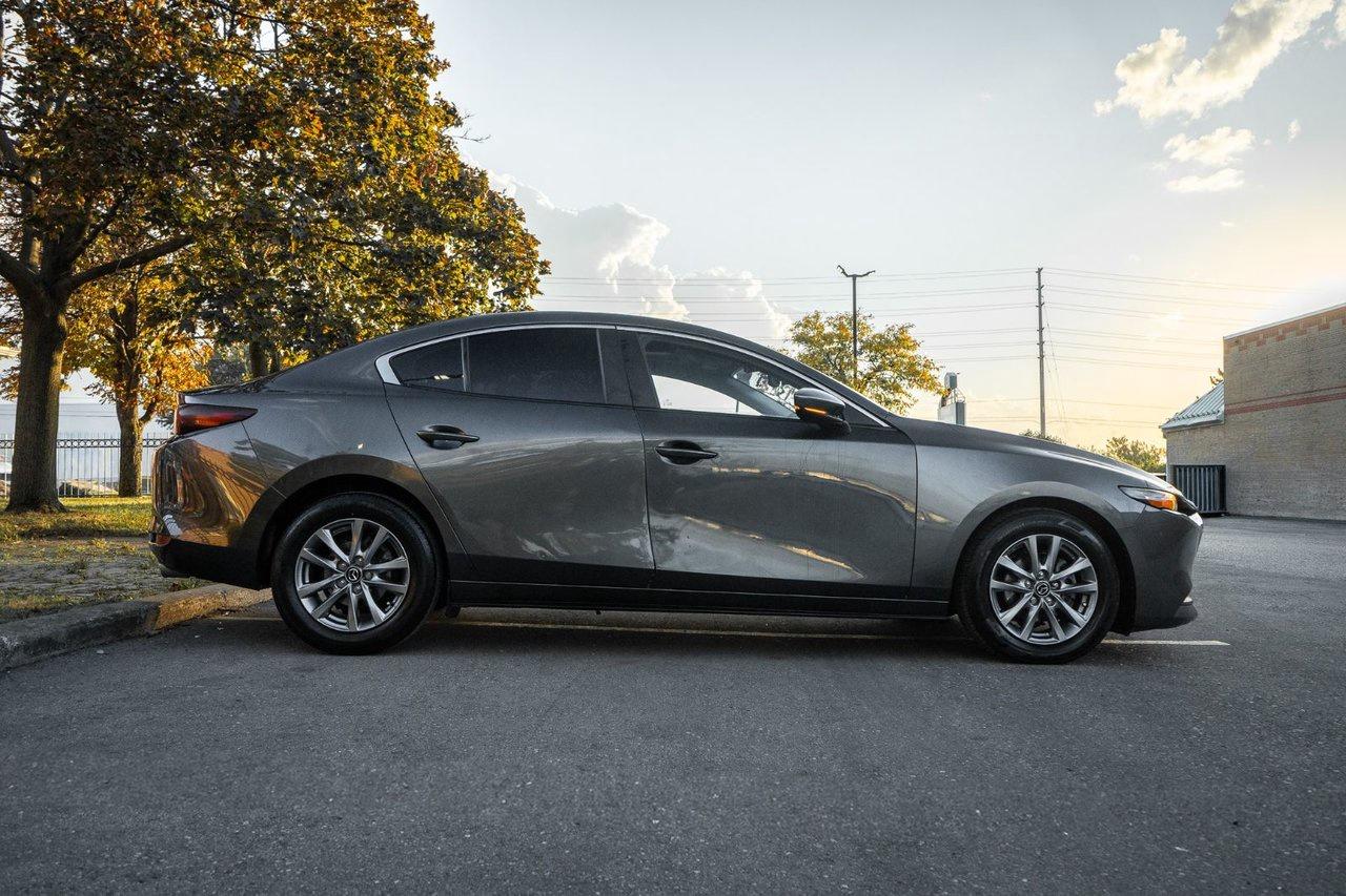 2023 Mazda MAZDA3 GS Photo3