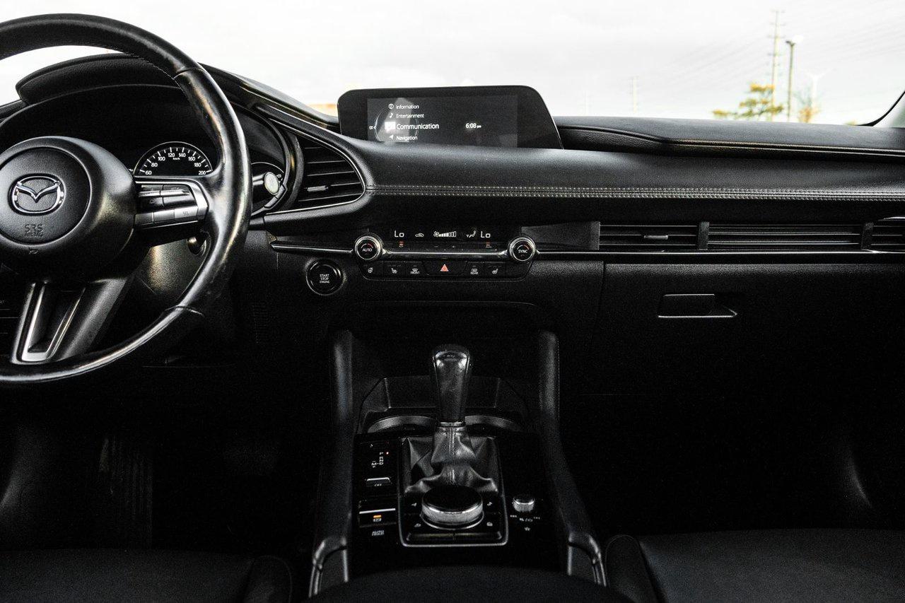 2023 Mazda MAZDA3 GS Photo