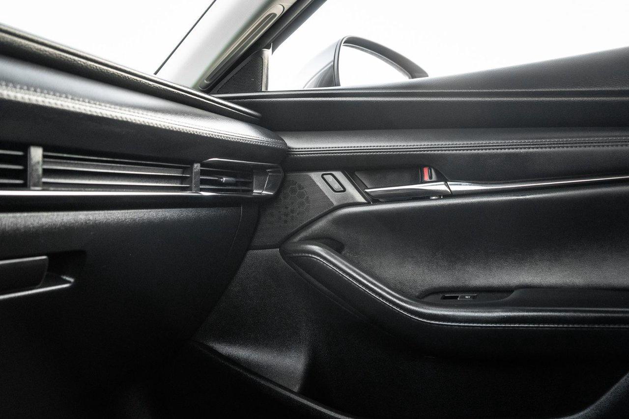 2023 Mazda MAZDA3 GS Photo