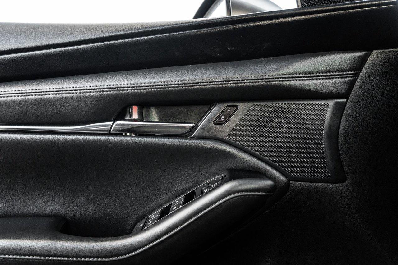2023 Mazda MAZDA3 GS Photo