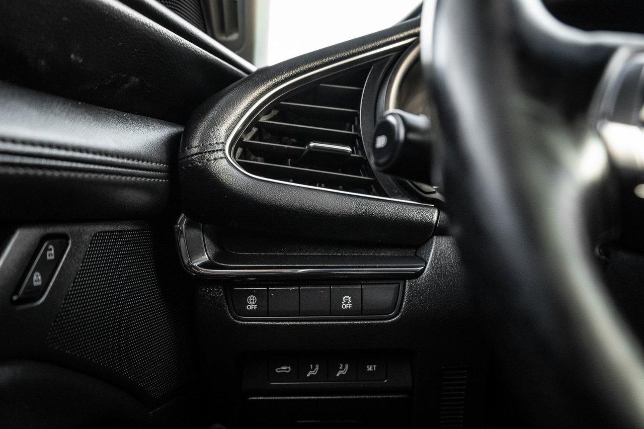 2023 Mazda MAZDA3 GS Photo