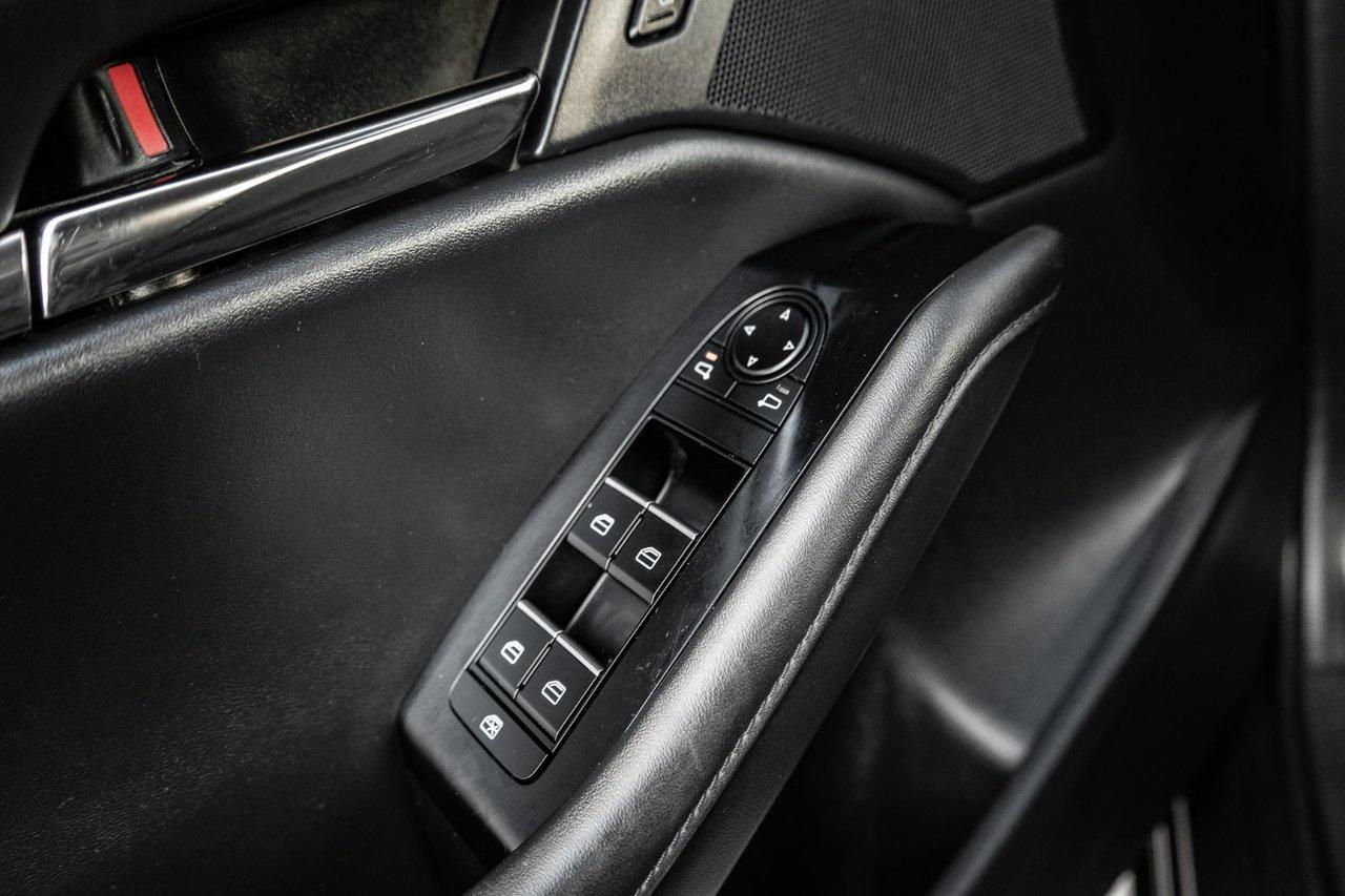 2023 Mazda MAZDA3 GS Photo