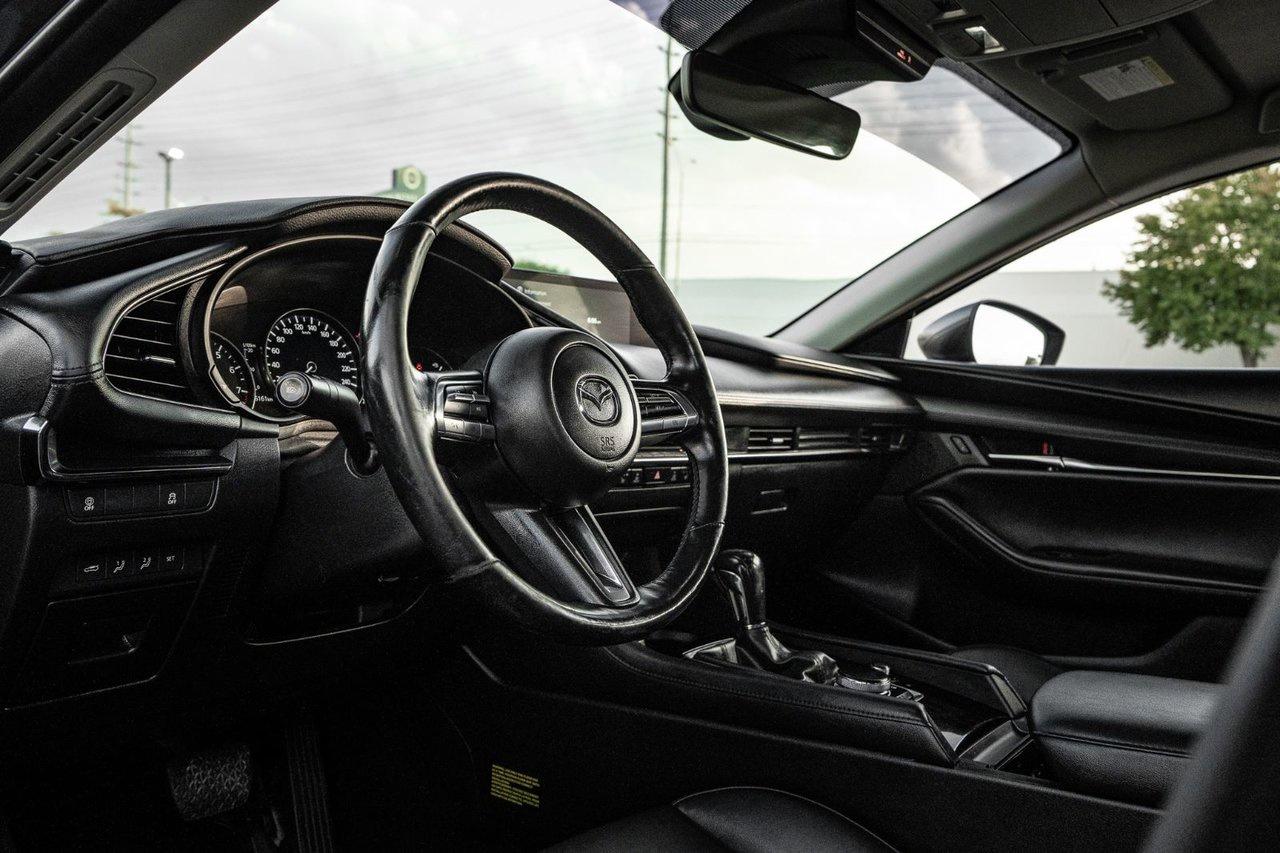 2023 Mazda MAZDA3 GS Photo