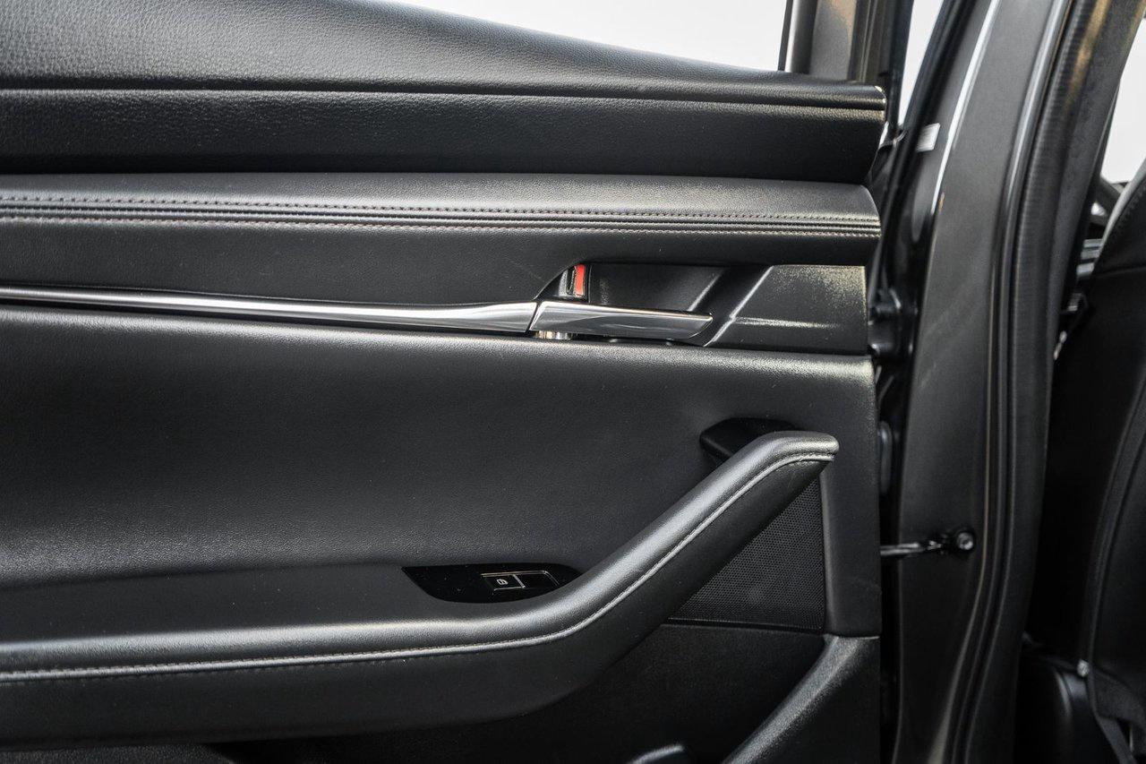 2023 Mazda MAZDA3 GS Photo