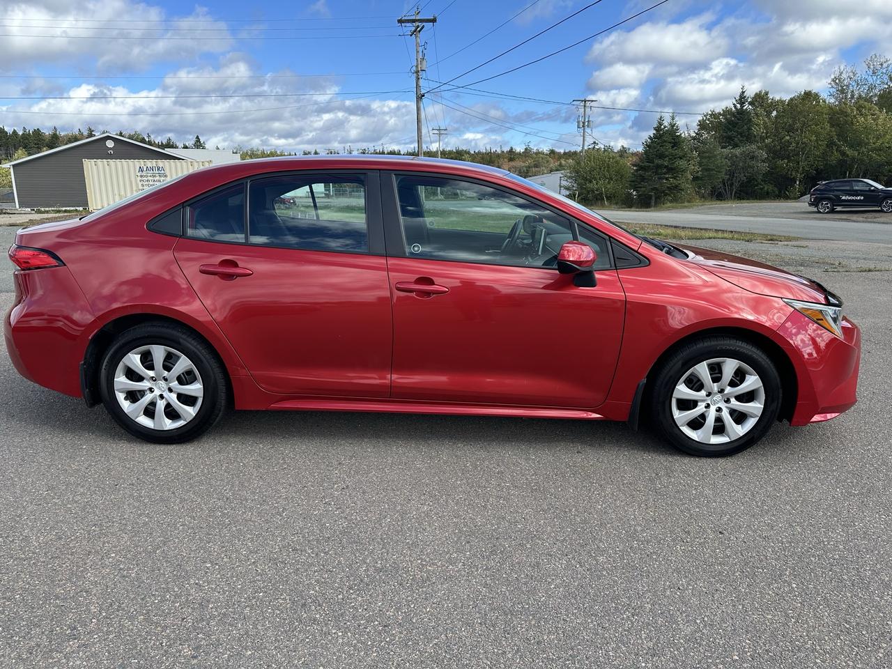 2021 Toyota Corolla LE Photo3