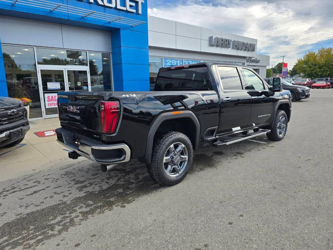 2026 GMC Sierra 2500 HD Crew Cab Standard Box 4-Wheel Drive SLT Photo