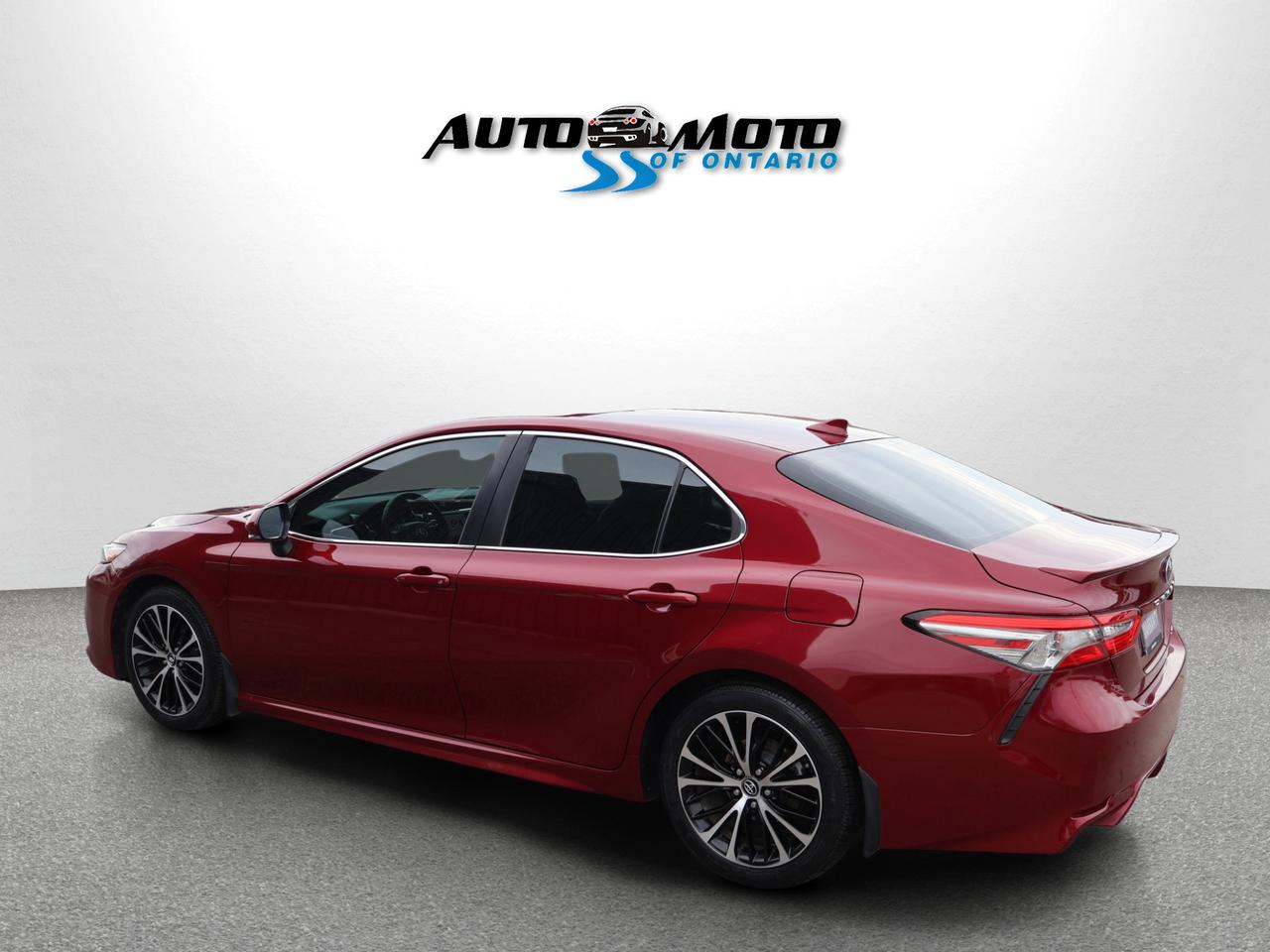 2018 Toyota Camry SE *ACCIDENT FREE*SERVICE RECORDS*2ND WINTER* CAMERA NAV BLUETOOTH LEATHER HEATED SEATS SUNROOF CRUISE ALLOYS Photo
