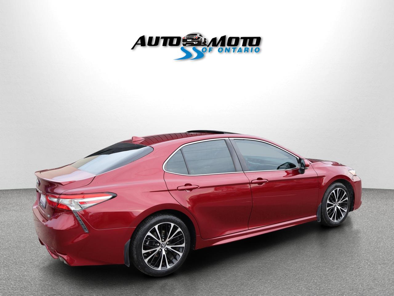 2018 Toyota Camry SE *ACCIDENT FREE*SERVICE RECORDS*2ND WINTER* CAMERA NAV BLUETOOTH LEATHER HEATED SEATS SUNROOF CRUISE ALLOYS Photo