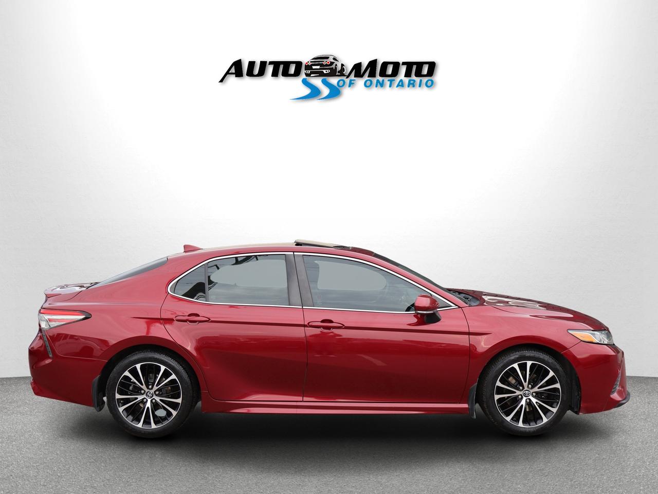 2018 Toyota Camry SE *ACCIDENT FREE*SERVICE RECORDS*2ND WINTER* CAMERA NAV BLUETOOTH LEATHER HEATED SEATS SUNROOF CRUISE ALLOYS Photo