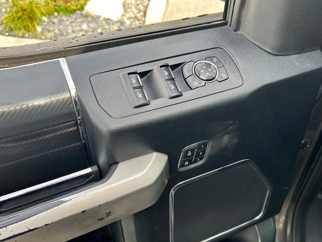 2019 Ford F-150 Lariat 4WD SuperCrew 5.5' Box Photo