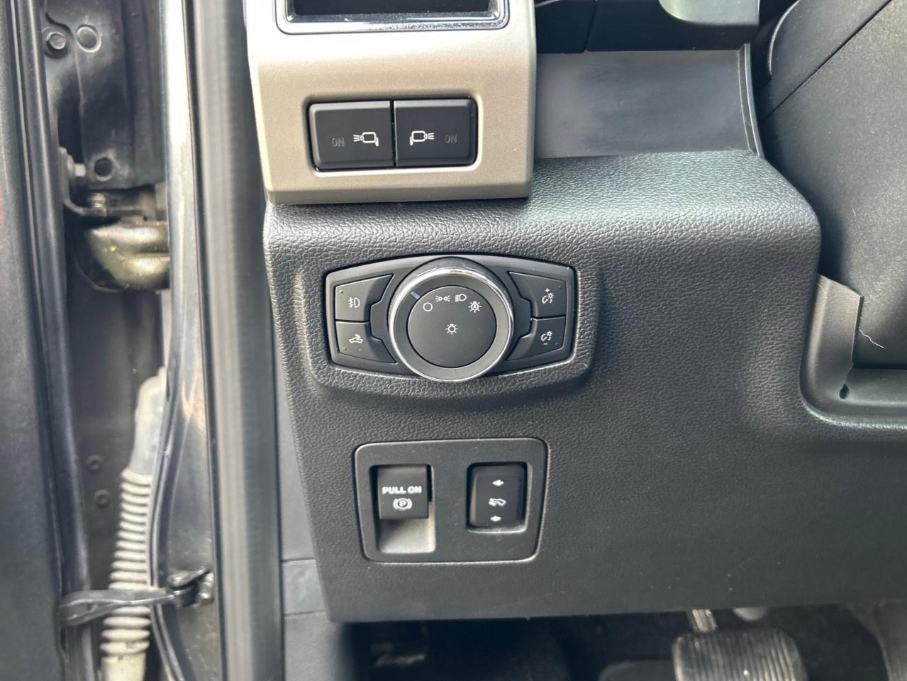 2019 Ford F-150 Lariat 4WD SuperCrew 5.5' Box Photo