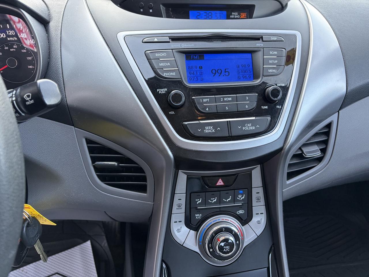 2013 Hyundai Elantra Limited - Photo #10