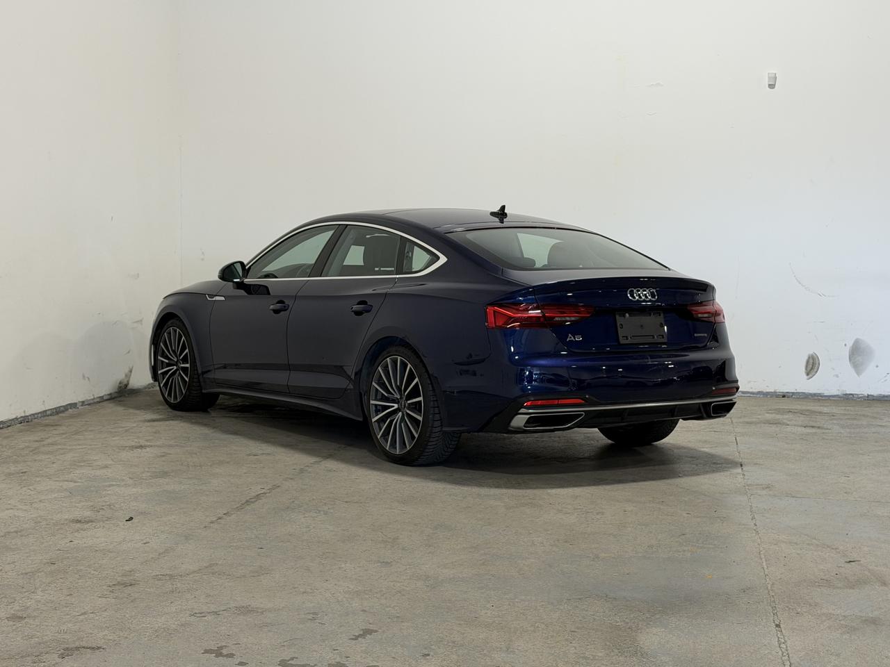 2023 Audi A5 SPORTBACK | SUNROOF | CARPLAY | LEATHER INT. Photo