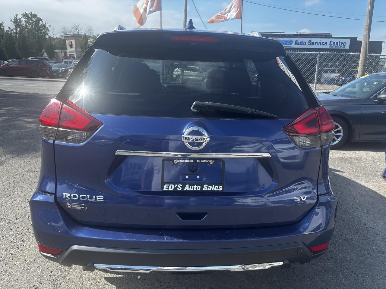 2017 Nissan Rogue SV, Front Wheel Drive, P. Seats, heated Seats Photo4