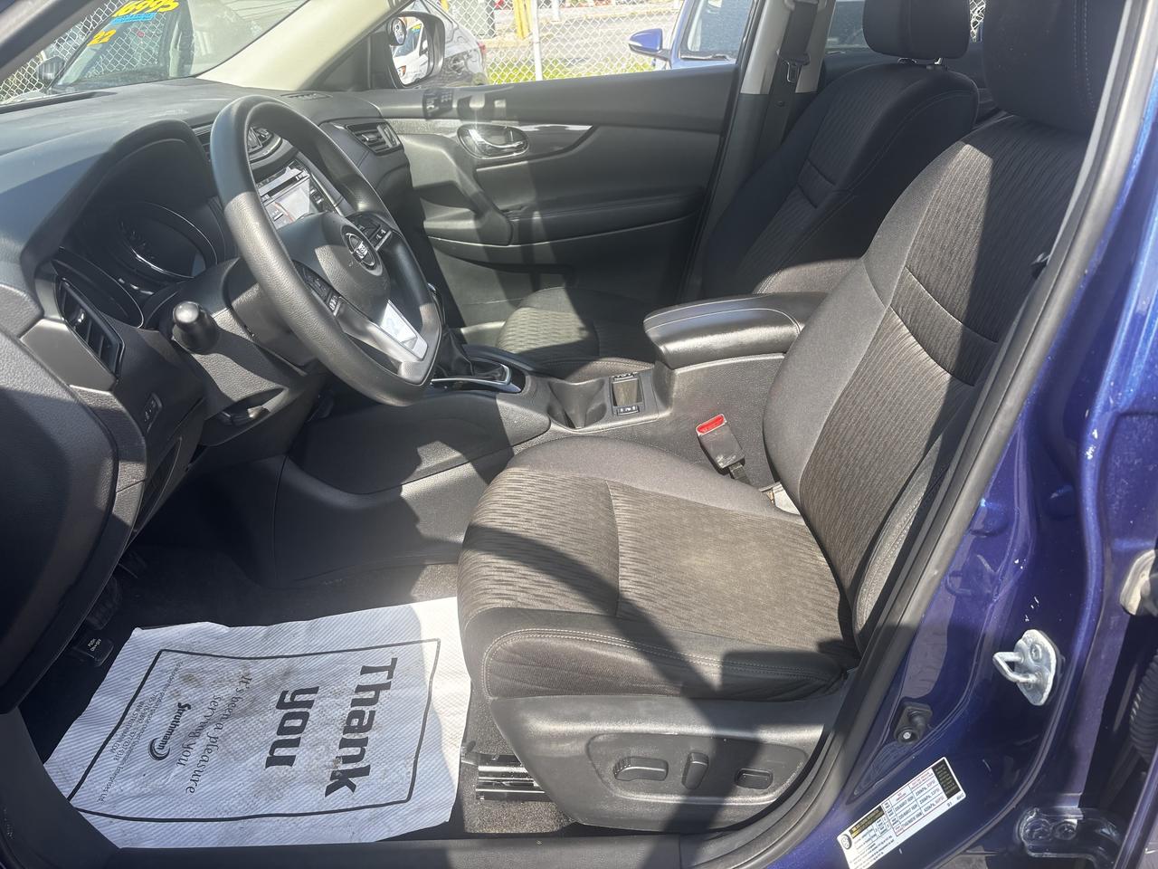 2017 Nissan Rogue SV, Front Wheel Drive, P. Seats, heated Seats Photo