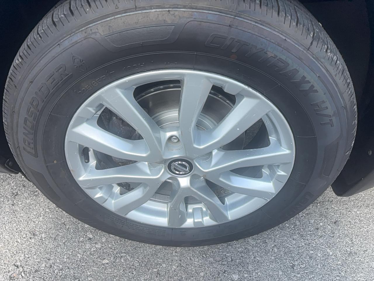 2017 Nissan Rogue SV, Front Wheel Drive, P. Seats, heated Seats Photo