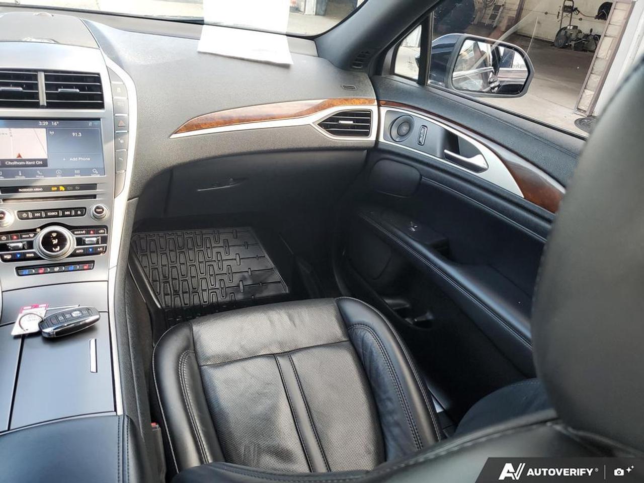 2020 Lincoln MKZ AWD Reserve-NAV-ROOF-LEATHER-REMOTE START-REAR CAM Photo