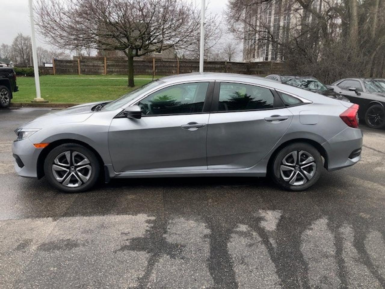 2018 Honda Civic Sedan LX only 139000km Photo