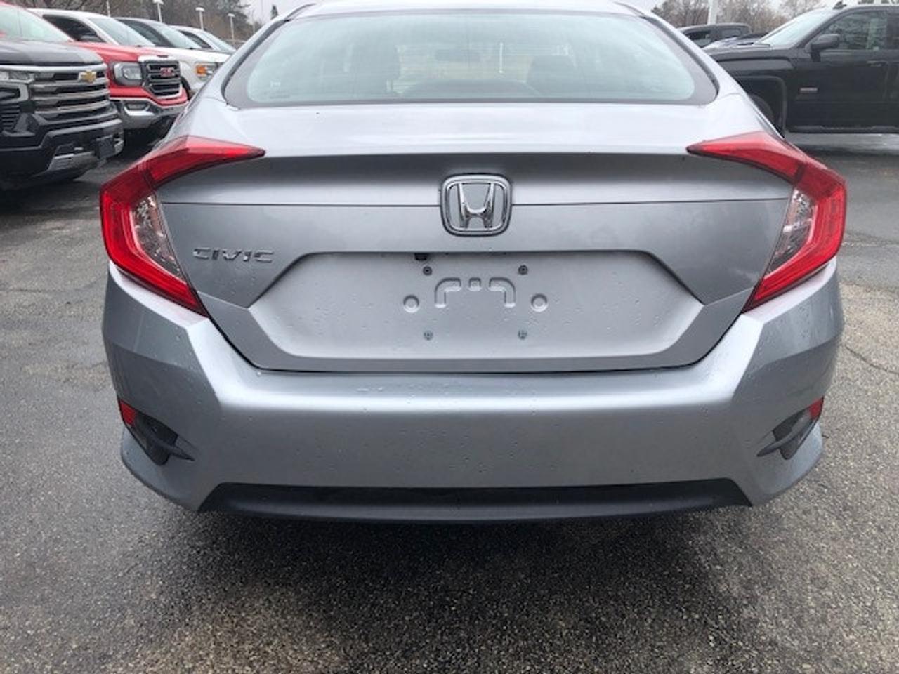 2018 Honda Civic Sedan LX only 139000km Photo