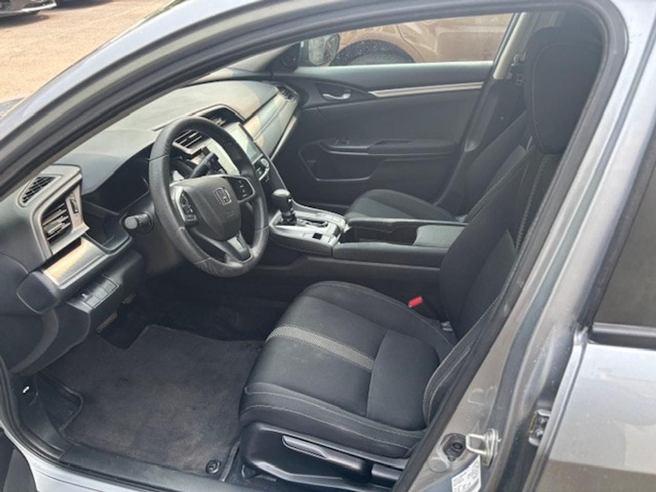 2018 Honda Civic Sedan LX only 139000km Photo