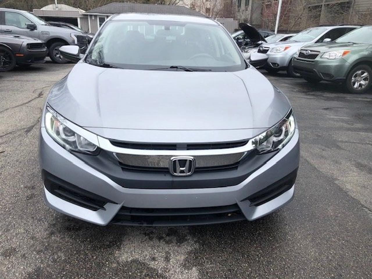 2018 Honda Civic Sedan LX only 139000km Photo2