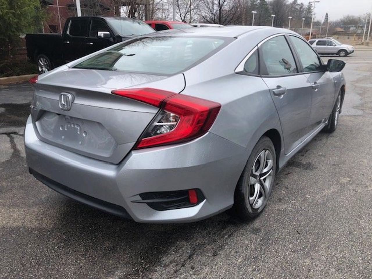2018 Honda Civic Sedan LX only 139000km Photo