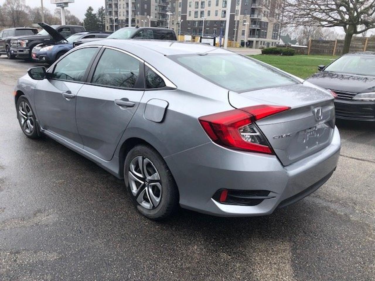 2018 Honda Civic Sedan LX only 139000km Photo