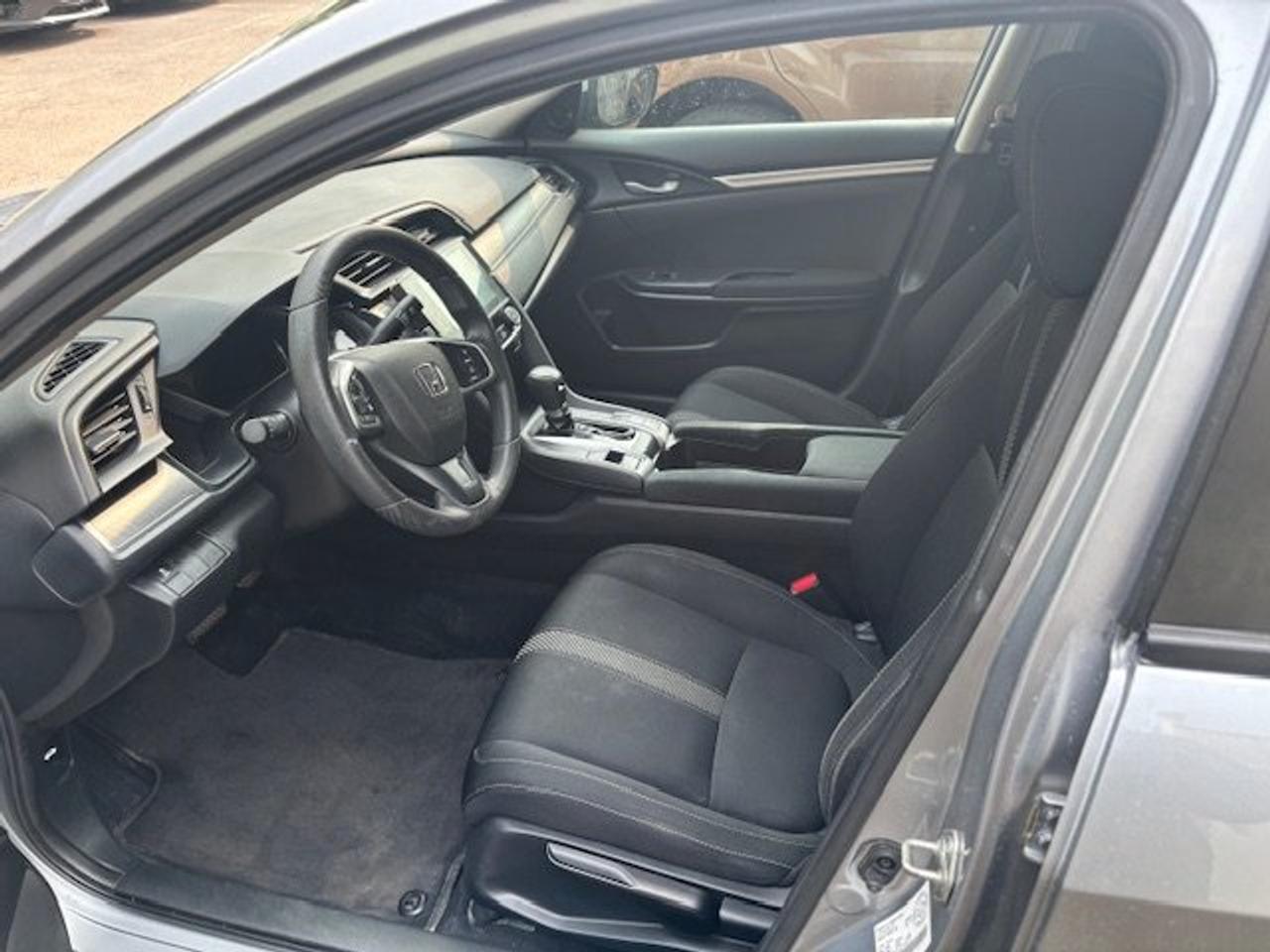 2018 Honda Civic Sedan LX only 139000km Photo