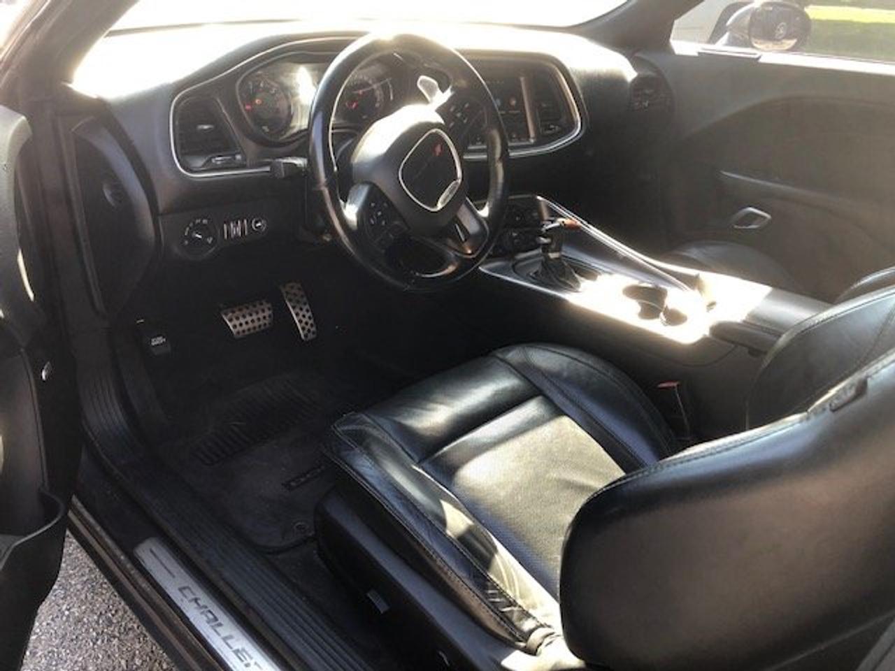 2016 Dodge Challenger R/T 5.7 hemi v8 Photo